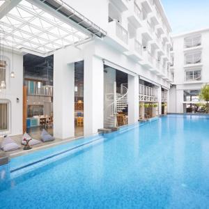 отель Lub d Phuket Patong Hostel