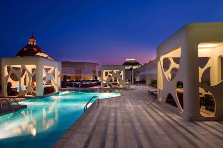 Отель V Hotel Curio Collection By Hilton в Бизнес Бэй - ОАЭ