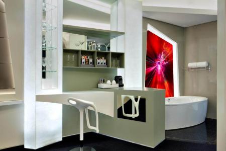 Отель V Hotel Curio Collection By Hilton в Бизнес Бэй - ОАЭ