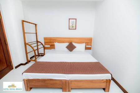 Отель Royal Beach Hotel & Restaurant в Хиккадува - Шри-Ланка