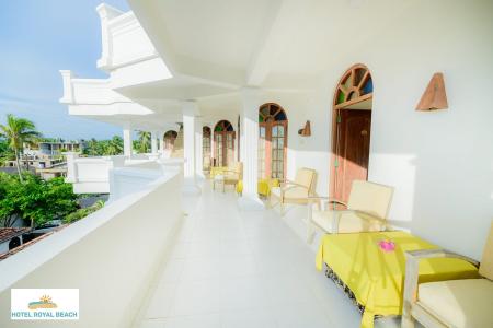 Отель Royal Beach Hotel & Restaurant в Хиккадува - Шри-Ланка