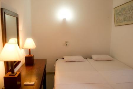 Отель YKD Tourist Rest в Хиккадува - Шри-Ланка