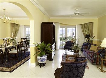 Courtleigh Hotel and Suites