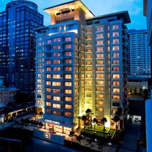 отель Courtyard By Marriott