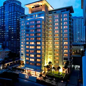 отель Courtyard By Marriott