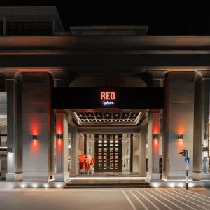 отель Radisson Red Phuket Patong Beach