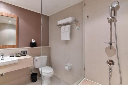 Отель Holiday Inn Resort Phuket Surin Beach, an IHG Hotel в пляж Сурин - Таиланд