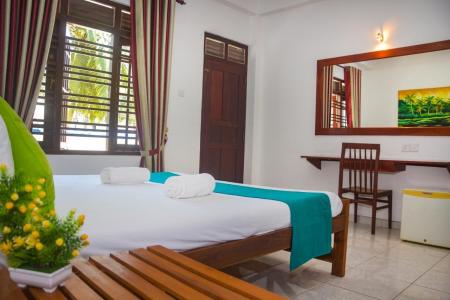 Отель Di Sicuro Tourist Inn в Хиккадува - Шри-Ланка