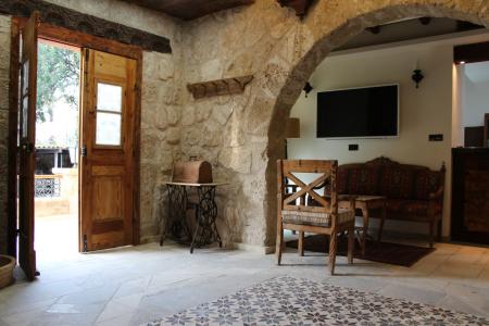 Отель Kemerli Konak в Кириния - Кипр