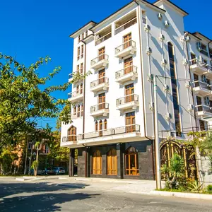 отель Garuda Boutique Hotel