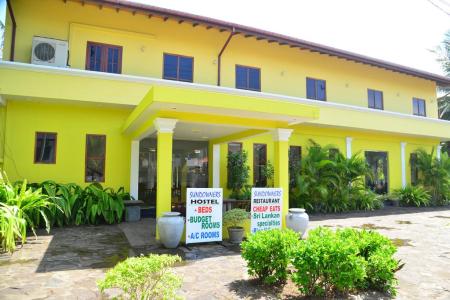 Отель Sundowners Guest House в Хиккадува - Шри-Ланка