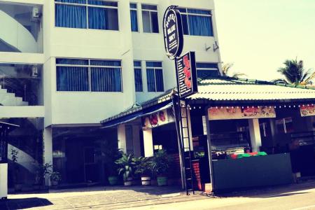 Отель BlueSky Hotel Hikkaduwa в Хиккадува - Шри-Ланка