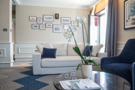 Отель La Roche в Тиват - Черногория