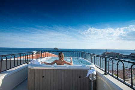 Отель Riva в Петровац - Черногория