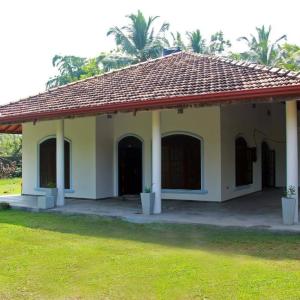 отель Methira Villa