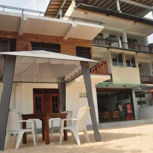 отель Wave Beach Resort Unawatuna