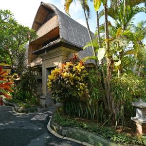 отель Puri Dewa Bharata Hotel & Villas