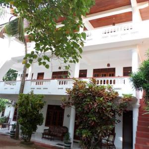 отель Happy Night & Restaurant