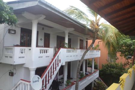 Отель Happy Night & Restaurant в Унаватуна - Шри-Ланка