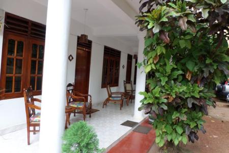 Отель Happy Night & Restaurant в Унаватуна - Шри-Ланка