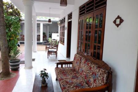 Отель Happy Night & Restaurant в Унаватуна - Шри-Ланка