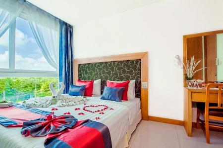 Grand Naiharn Suite