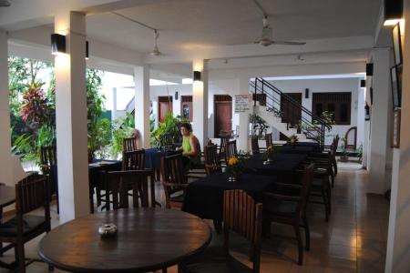 Отель Unawatuna Beach Bungalow в Унаватуна - Шри-Ланка