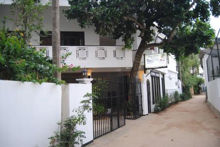 Отель Unawatuna Beach Bungalow в Унаватуна - Шри-Ланка