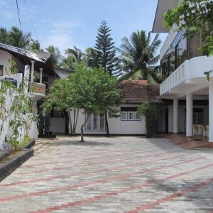 отель Crescent Resort