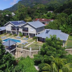 отель Bambous River Lodge