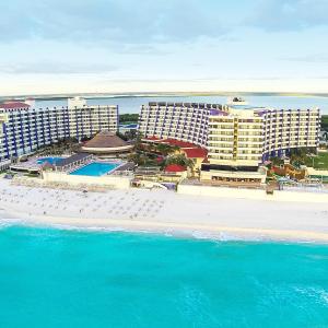 отель Crown Paradise Club