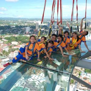 отель Crown Regency Hotels & Towers