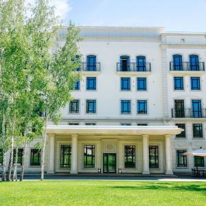 отель Ramada Hotel & Suites by Wyndham Novosibirsk Zhukovka