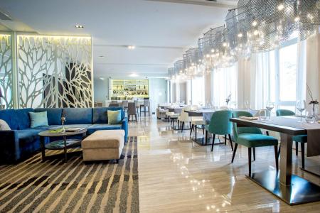 Отель Ramada Hotel & Suites by Wyndham Novosibirsk Zhukovka в Новосибирск - Россия