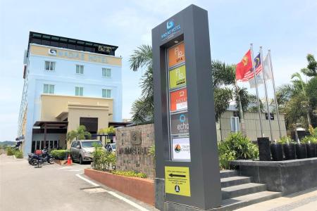 Отель Nadias Hotel Cenang Langkawi в Пантай-Сенанг - Малайзия