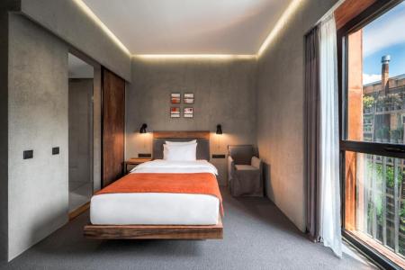 Отель IOTA Hotel Tbilisi в Тбилиси - Грузия
