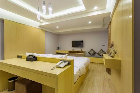 Отель Oneloft в пляж Карон - Таиланд