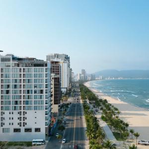 отель Yarra Ocean Suites Danang