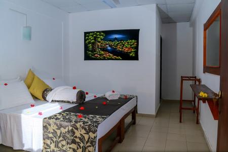 Отель Hansa Surf Hotel в Хиккадува - Шри-Ланка