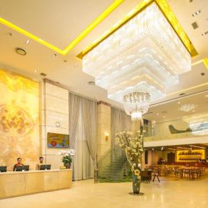 отель Mandila Beach Hotel Danang