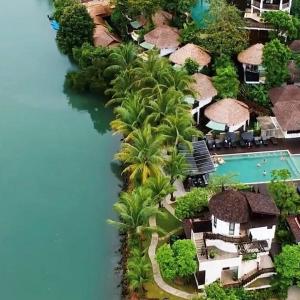 отель Aana Resort & Spa