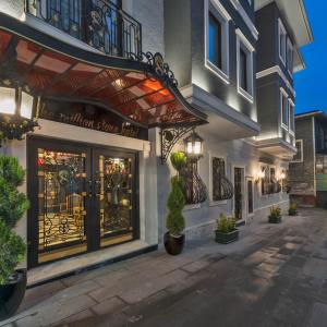 отель The Million Stone Hotel