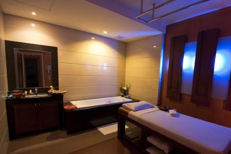 Отель FM7 Resort в Джакарта - Индонезия