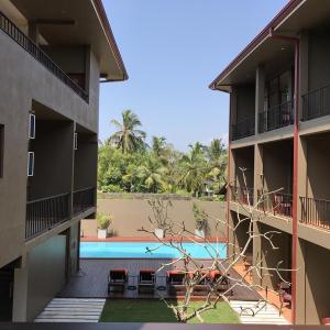 отель Waves By Tranquil