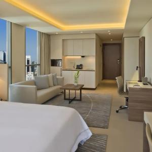 отель Voco Doha West Bay Suites