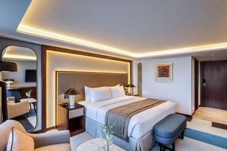 Отель Queen Elizabeth 2 в Бур Дубай - ОАЭ