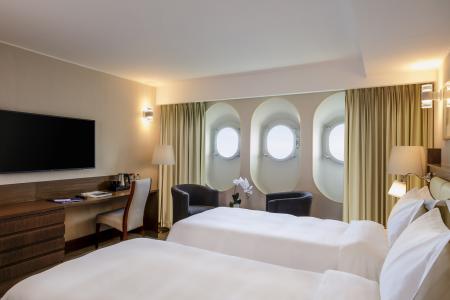 Отель Queen Elizabeth 2 в Бур Дубай - ОАЭ