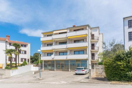 Apartments Evelyn Brostolade