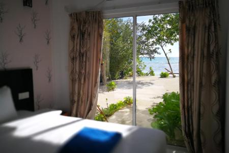 Отель The Crown Beach Hotel в Мале Атолл (Каафу Атолл) - Мальдивы