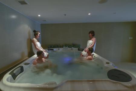 Aristo International Hotel